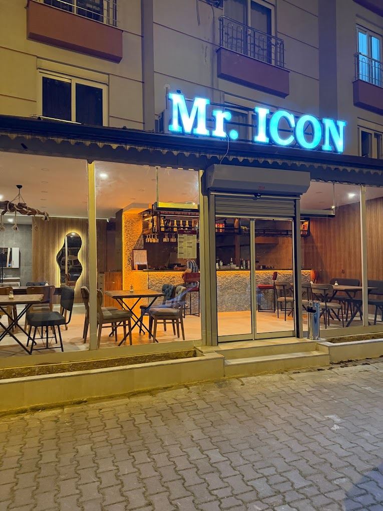 Mr.ICON dış cephe ve sokak oturma alanı